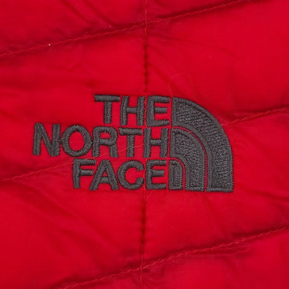 The North Face Mens S Thermoball Hybrid Quilted Puffer Jacket Red Grey Hooded